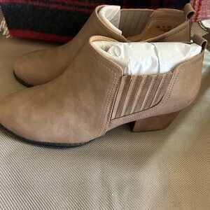 Life Stride Tan Ankle Booties